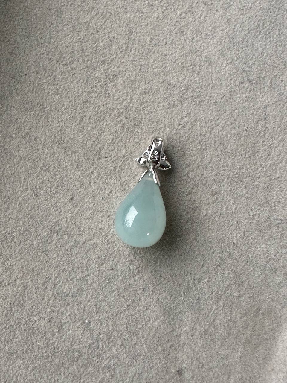 JO230015 Pluie | Icy Teardrop carved Jadeite in 18K White Gold Setting with Natural Diamonds