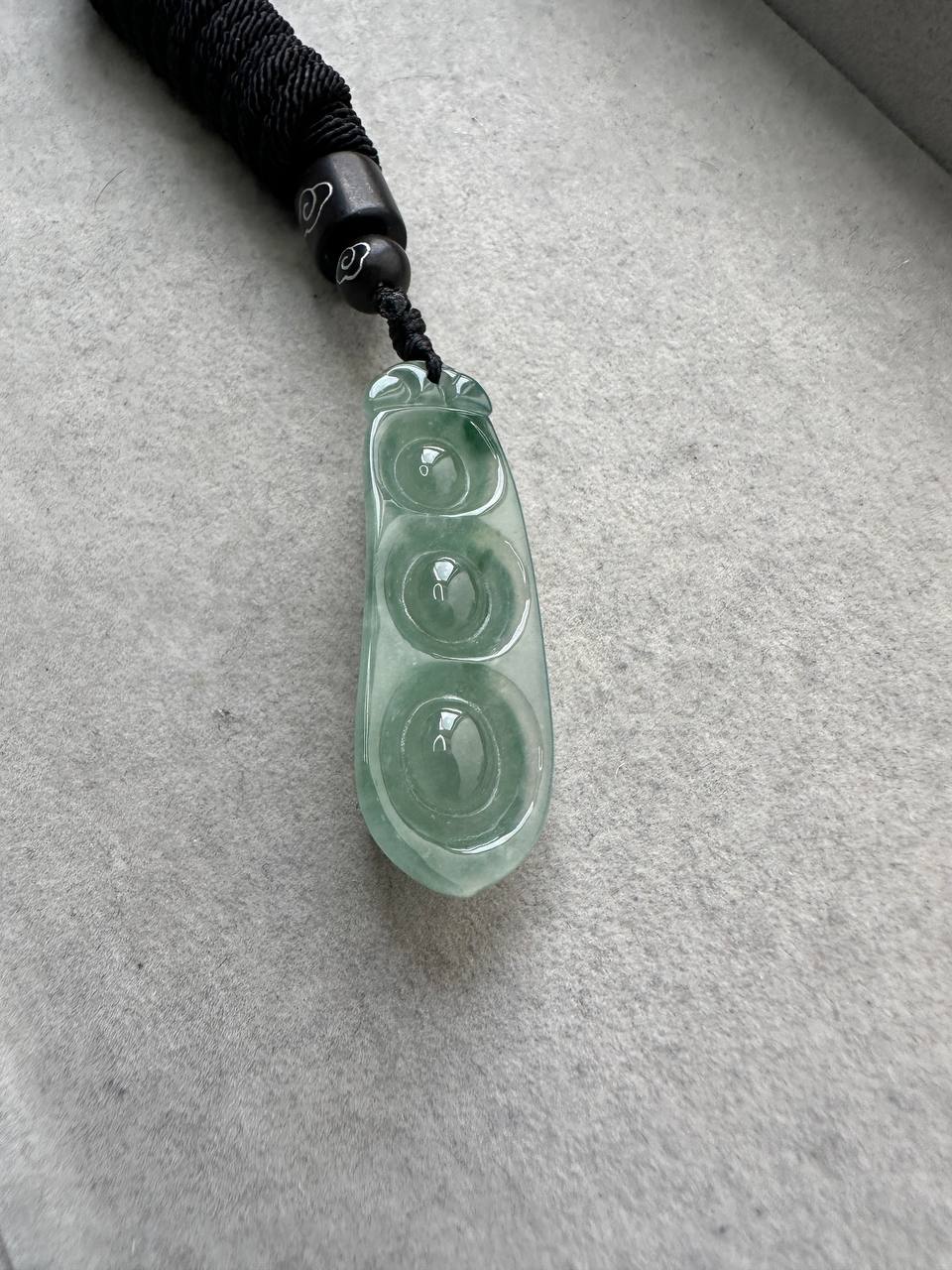 JDX230002 Bean With You | Icy Green with Green Flower Marbling Bean Carving Jadeite Jade