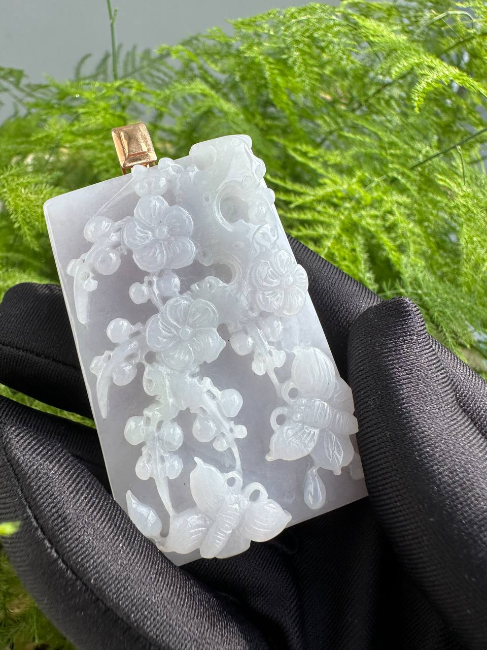 JSS224004 Blissful Spring | Pale Lavender Jadeite Jade with Spring Carving set with 18K Rose Gold Pendant Clasp