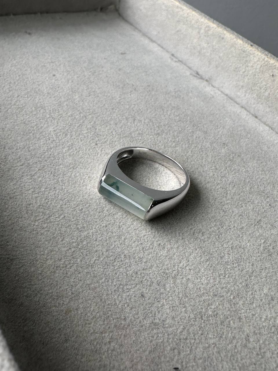 Ice Rod | Icy Bowed Rectangle Jadeite Cabochon in 18K White Gold | HK18.5 | US8