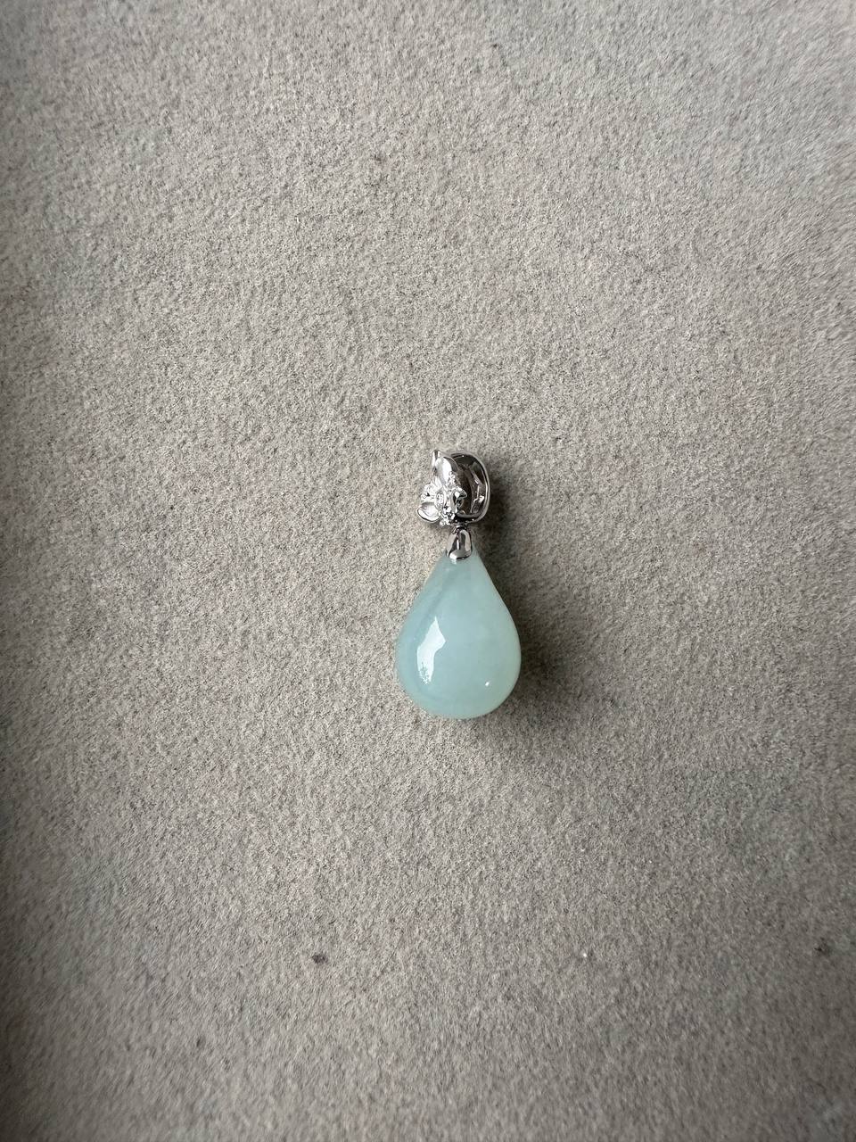 JO230015 Pluie | Icy Teardrop carved Jadeite in 18K White Gold Setting with Natural Diamonds