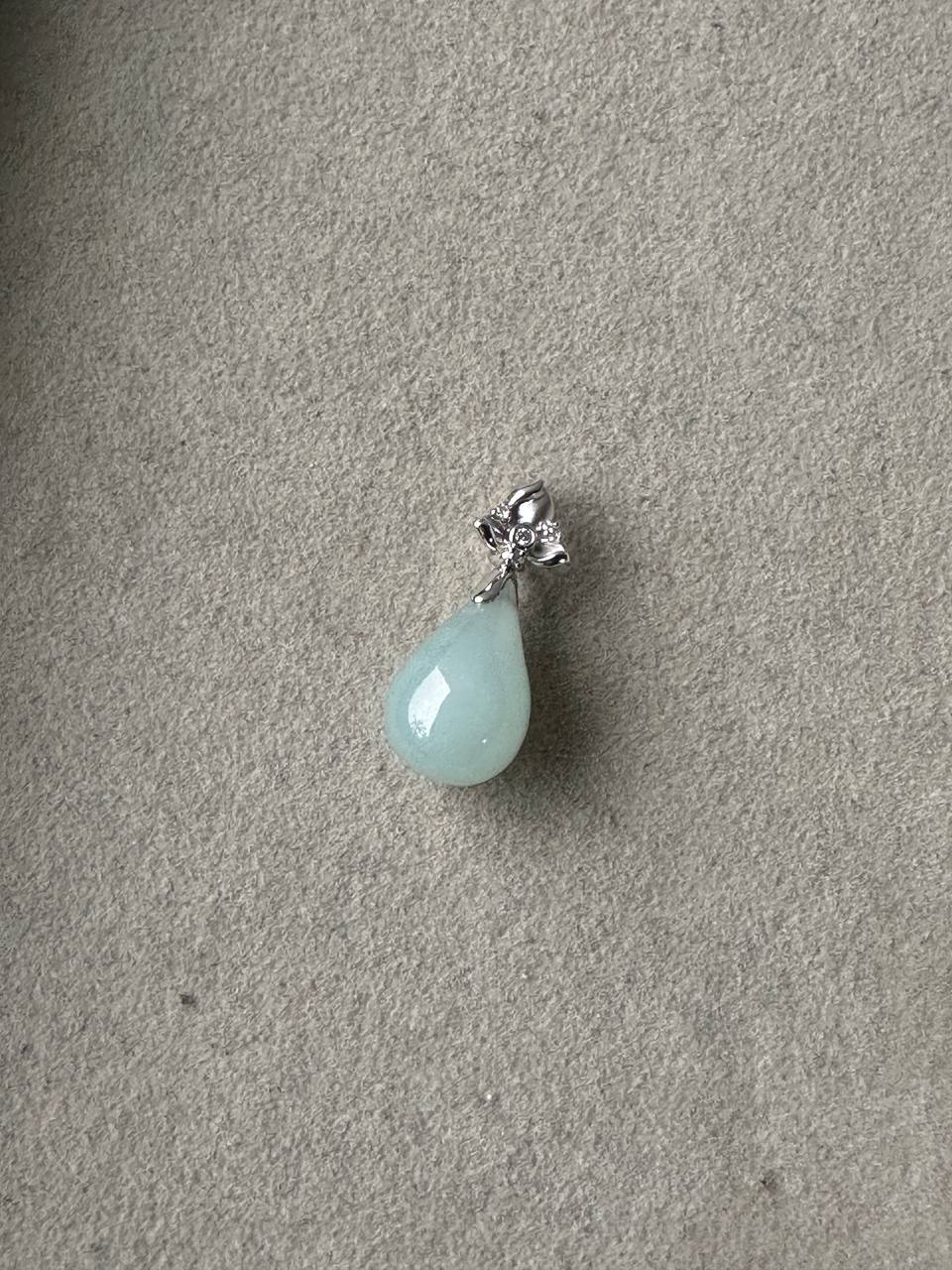 JO230015 Pluie | Icy Teardrop carved Jadeite in 18K White Gold Setting with Natural Diamonds