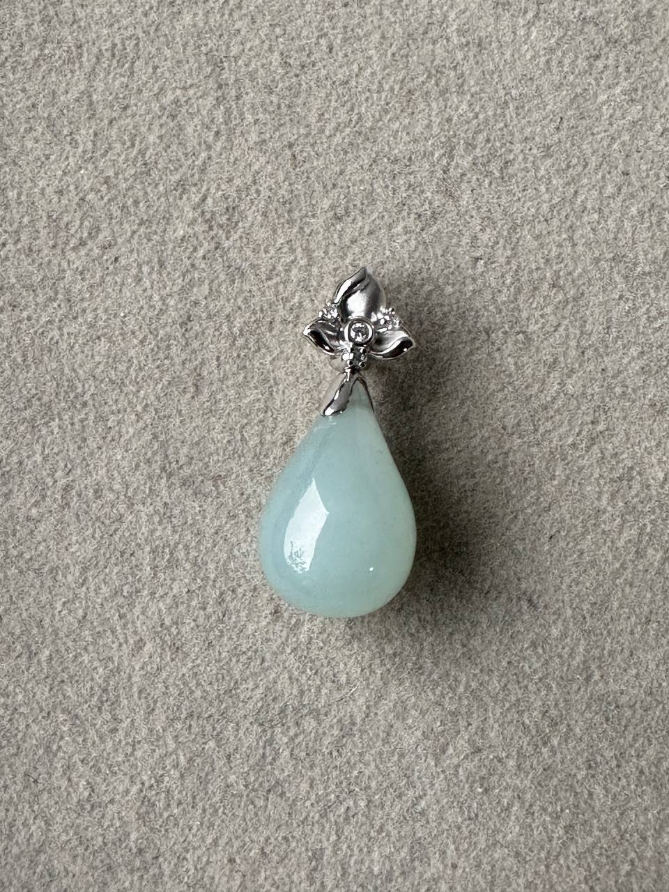 JO230015 Pluie | Icy Teardrop carved Jadeite in 18K White Gold Setting with Natural Diamonds