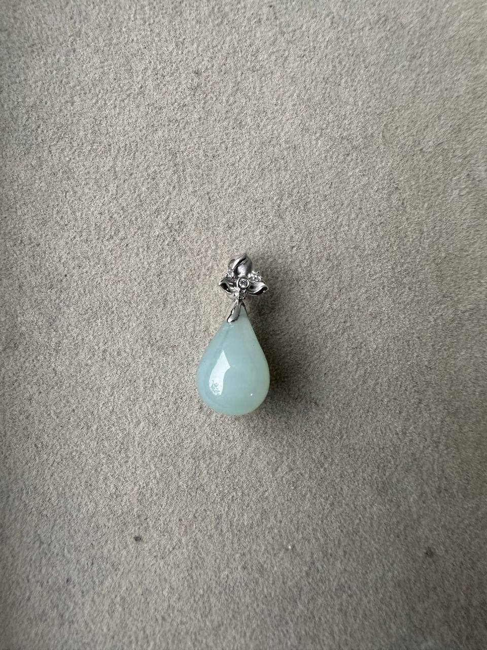 JO230015 Pluie | Icy Teardrop carved Jadeite in 18K White Gold Setting with Natural Diamonds