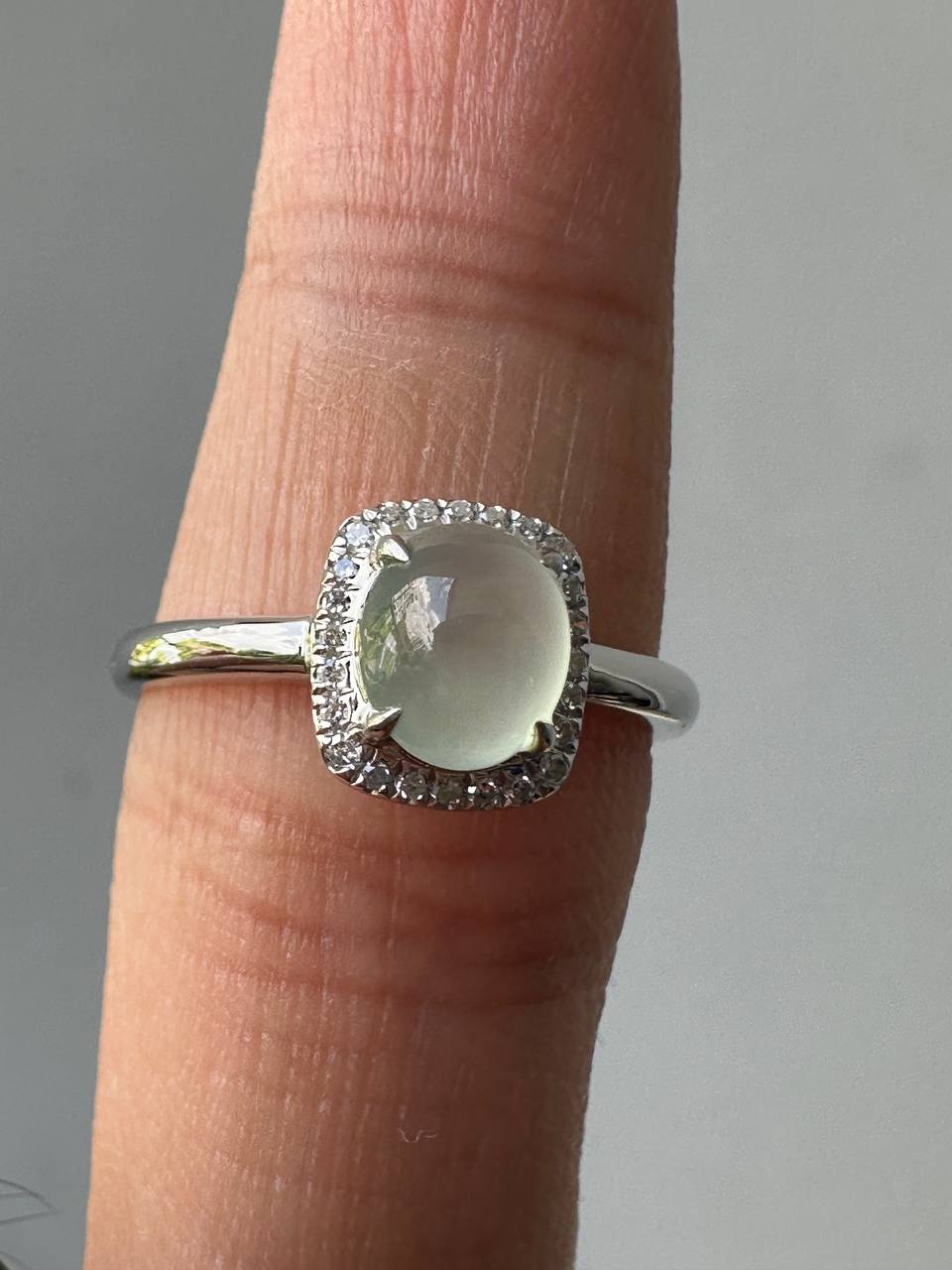 JO2501 Moonlight Glow | Icy White Jadeite Cabochon in 18K White Gold and Natural Diamond HK12.5 | US6.25s