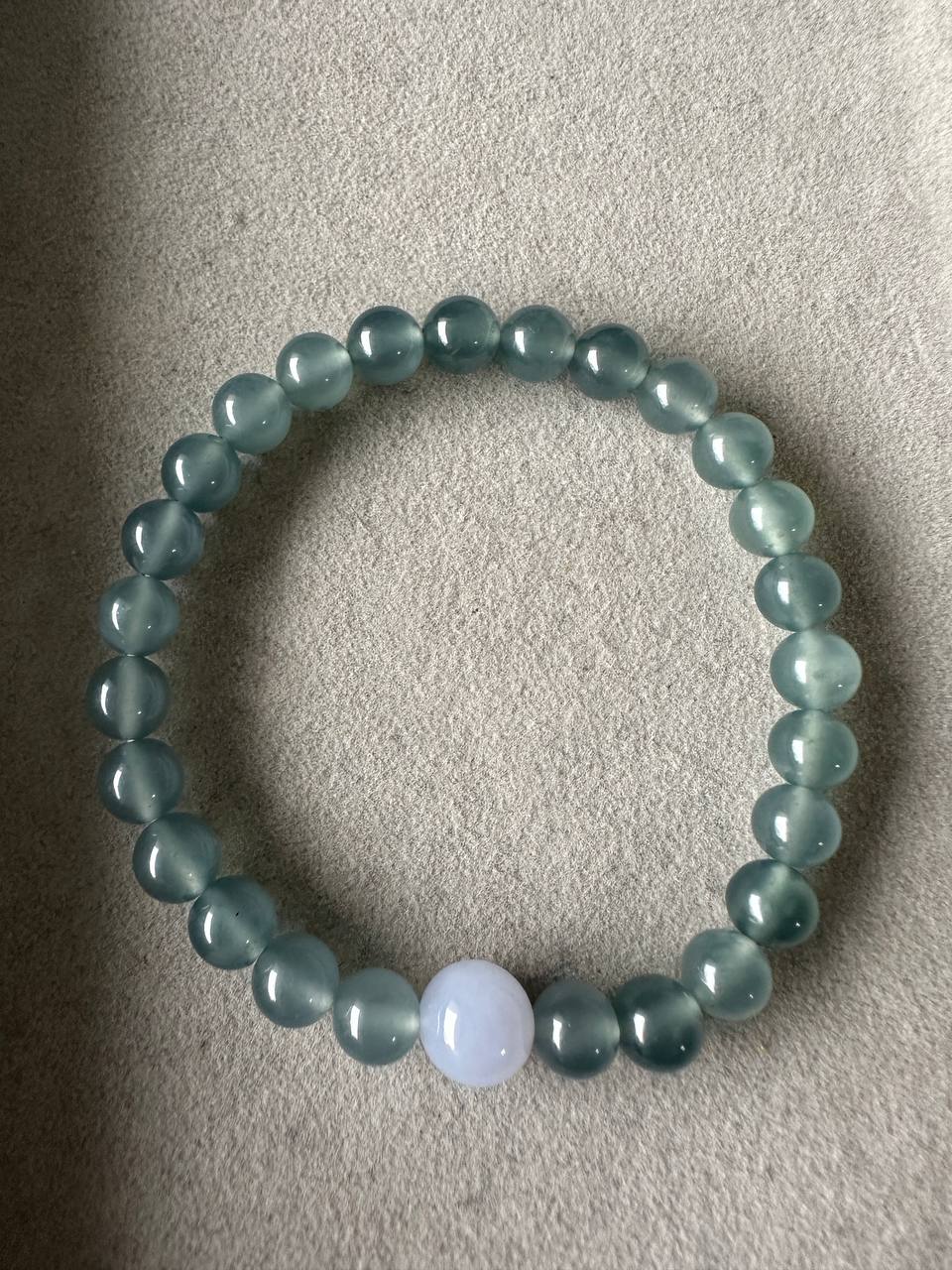 JBD2408 Memory | Guatemalan Jadeite Beads Bracelet with Lavender Jadeite Bead Accent