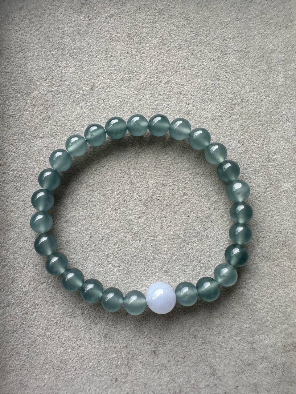 JBD2408 Memory | Guatemalan Jadeite Beads Bracelet with Lavender Jadeite Bead Accent