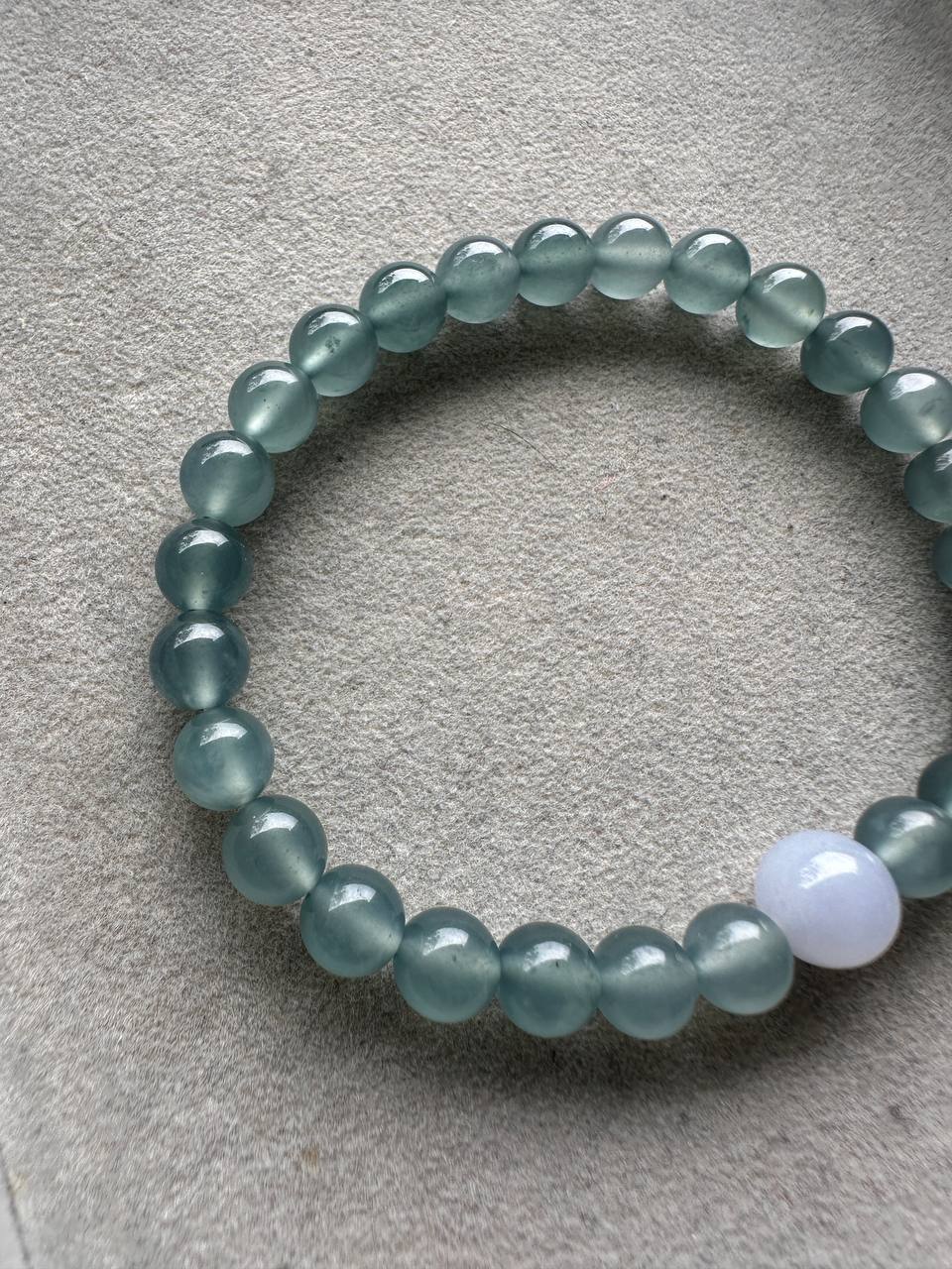 JBD2408 Memory | Guatemalan Jadeite Beads Bracelet with Lavender Jadeite Bead Accent