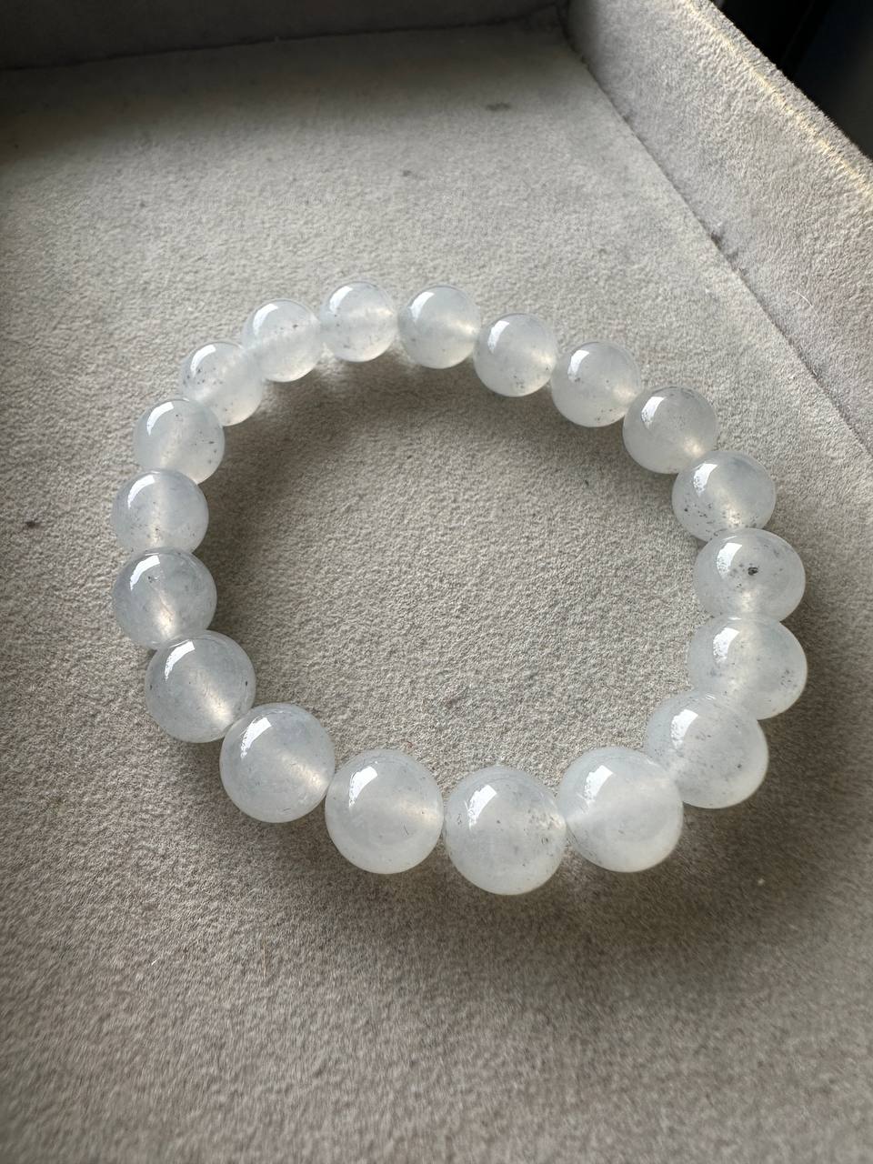 JBD2414 Black Shimmers | White Icy Jadeite with Wuji Black Specs Beads Bracelet