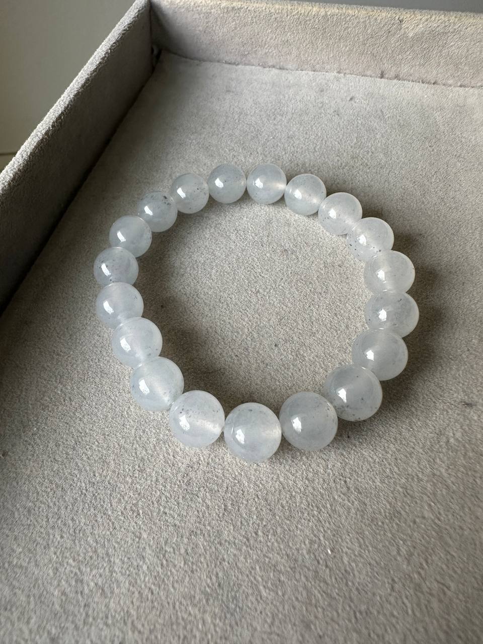 JBD2414 Black Shimmers | White Icy Jadeite with Wuji Black Specs Beads Bracelet