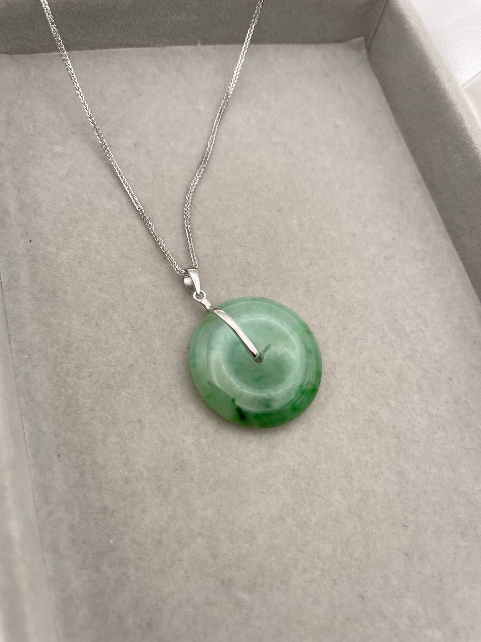 JPA224022 The Dust of Green Jade Donut