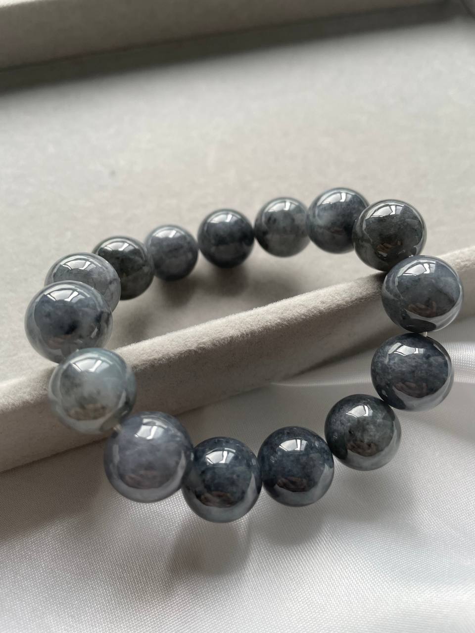 JBD223009 The Black Meteor Jade Bracelet