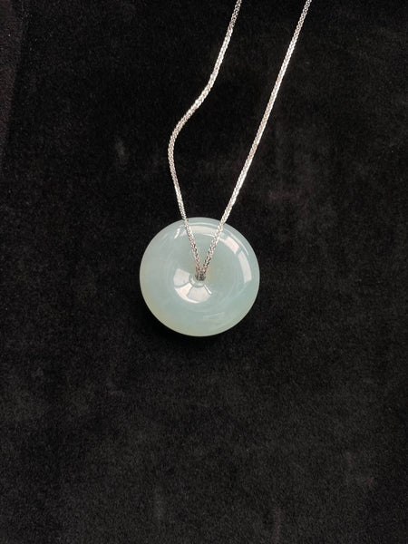 JPA224010 The Moon in the Lake Jade Donut
