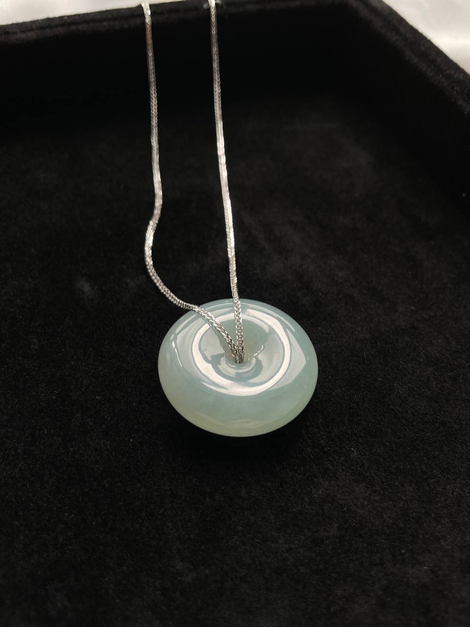 JPA224010 The Moon in the Lake Jade Donut