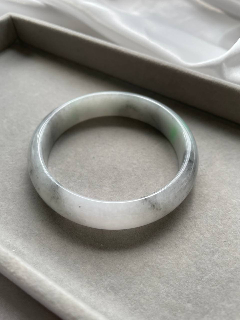 JBG223004 The Dragon in the Fog Jade Bangle Size 58.9