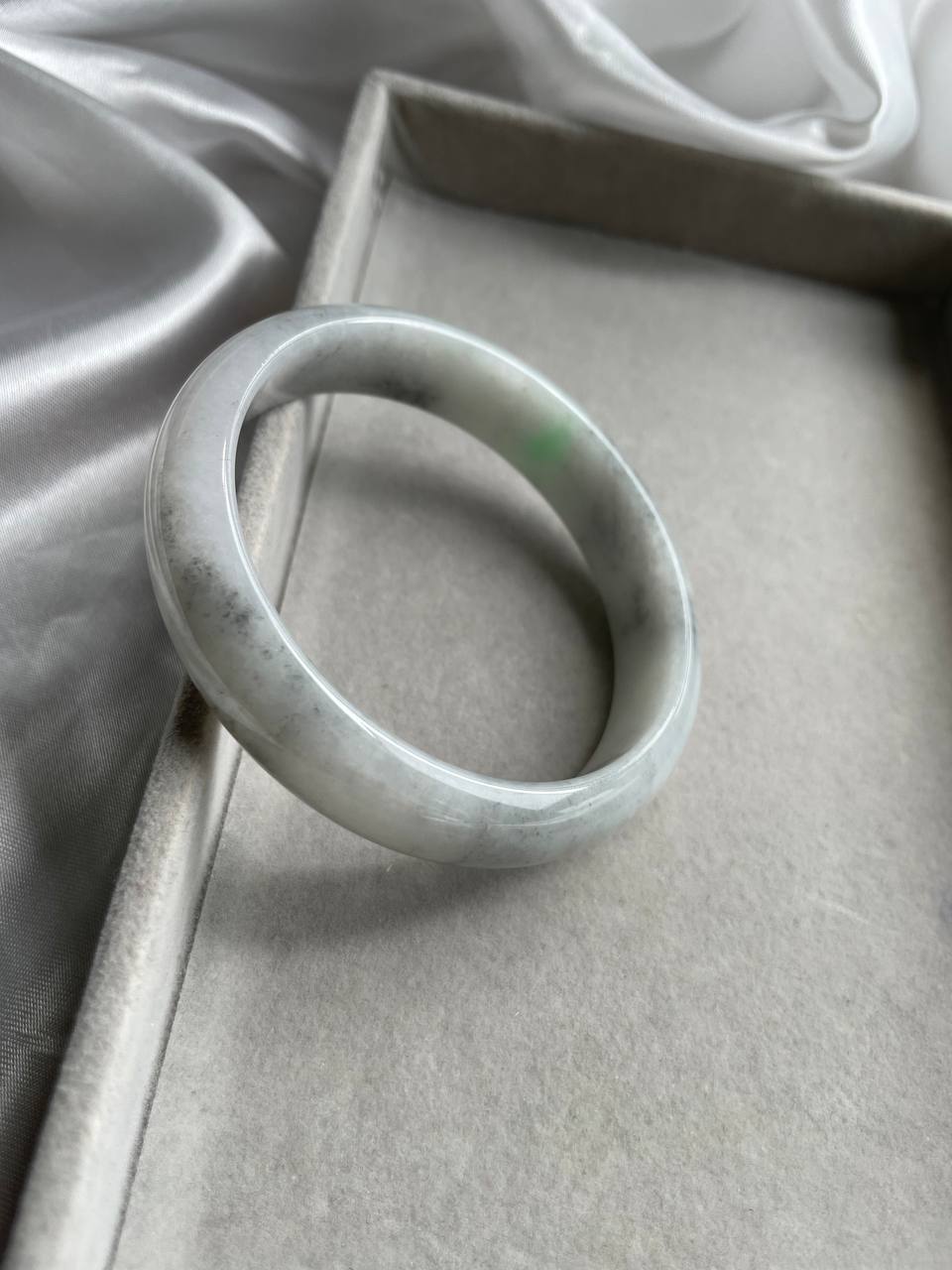 JBG223004 The Dragon in the Fog Jade Bangle Size 58.9