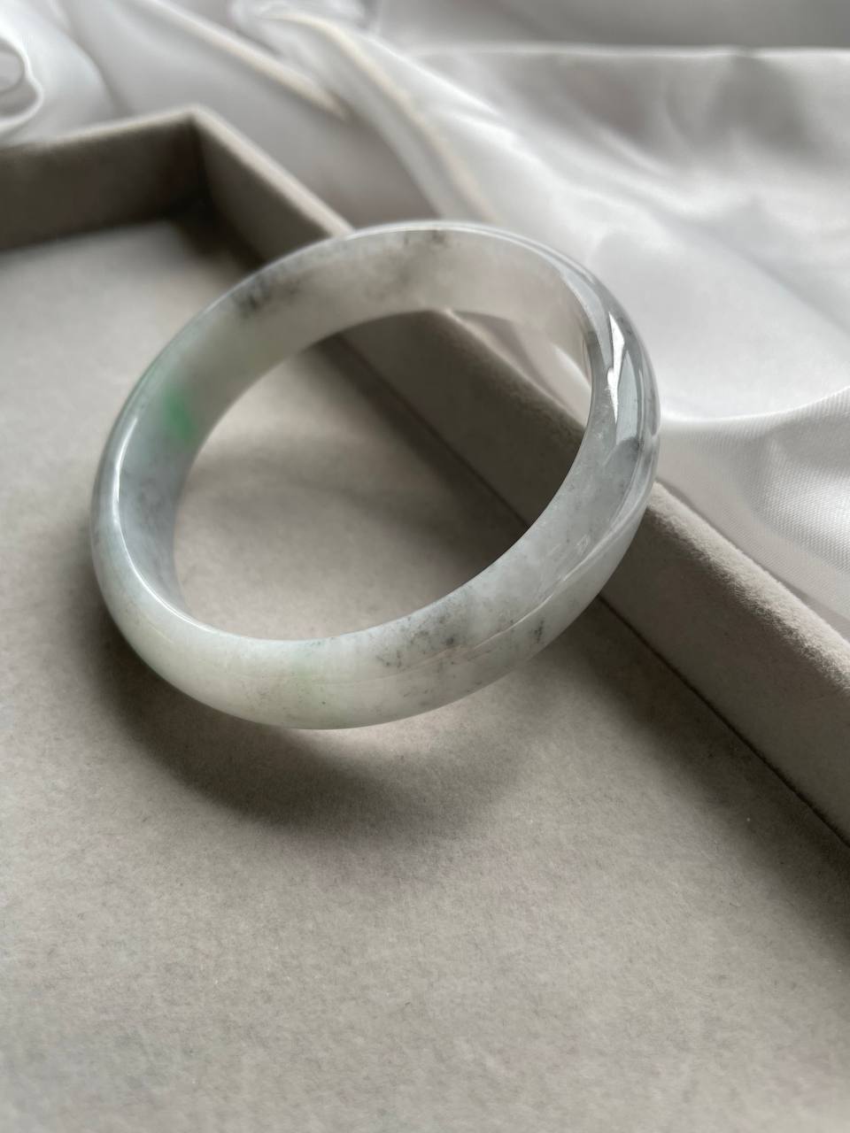 JBG223004 The Dragon in the Fog Jade Bangle Size 58.9