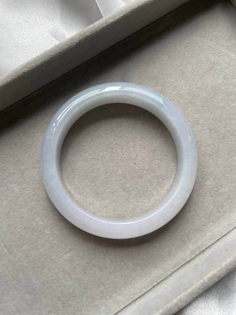 JBG223005 The Pale Fine Lavendar Bangle Size 57.6