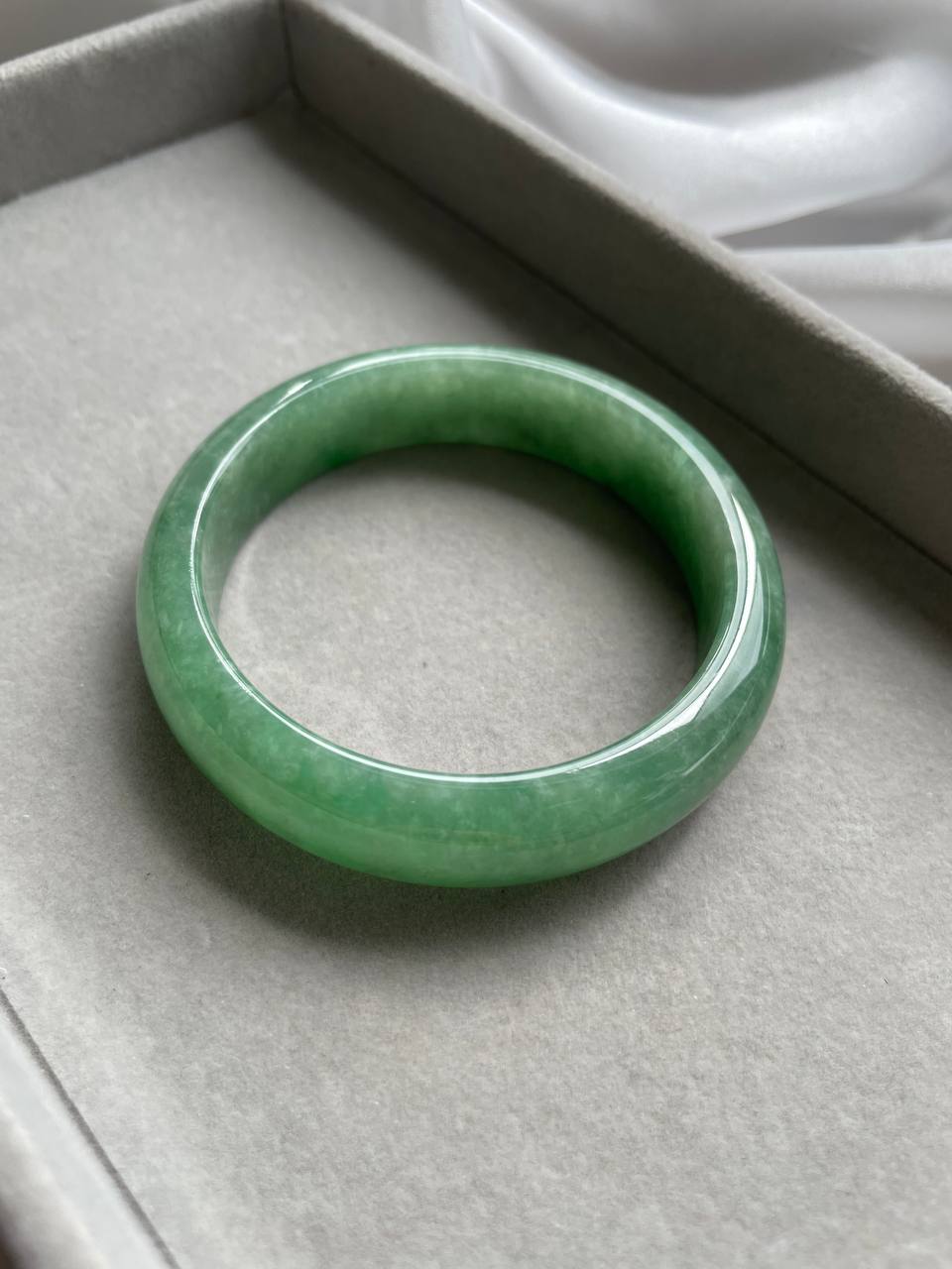 JBG223006 The Green Jadeite Bangle Size 54.9
