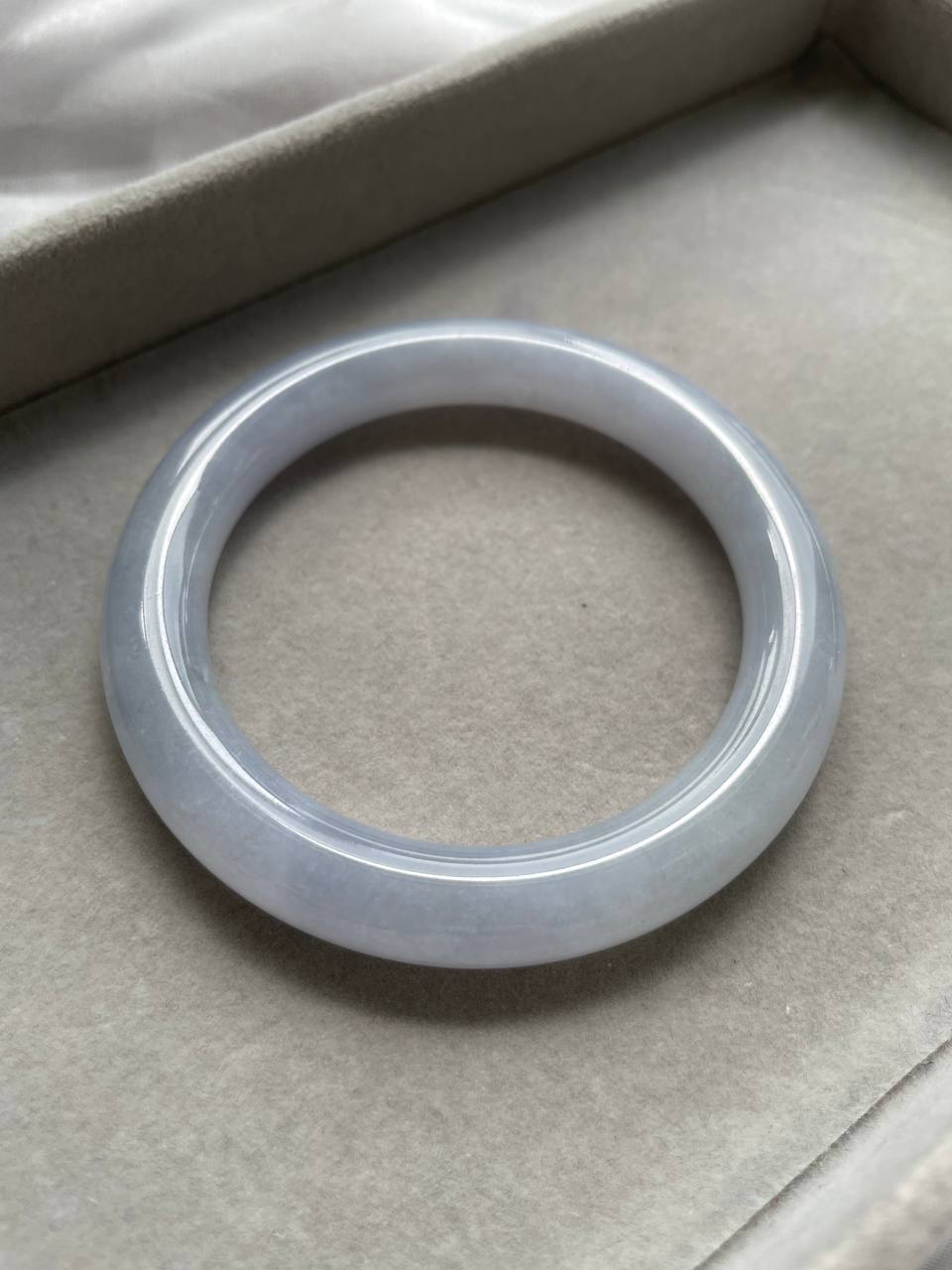 JBG223009 The Lavendar Moon Jade Bangle