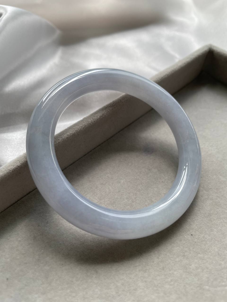 JBG223009 The Lavendar Moon Jade Bangle