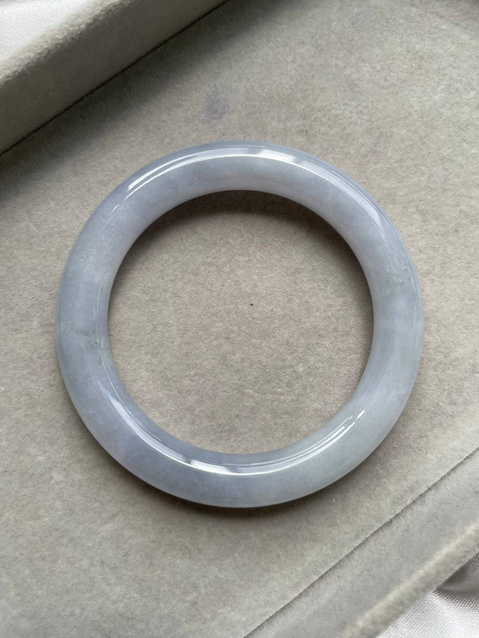 JBG223009 The Lavendar Moon Jade Bangle