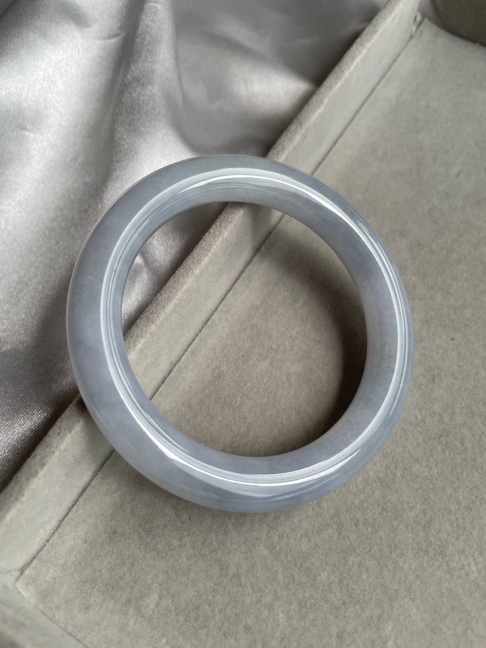 JBG223009 The Lavendar Moon Jade Bangle