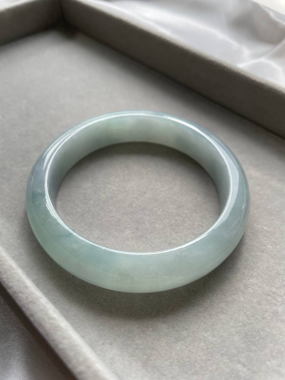 JBG223015 The Purity of Spring Jade Bangle