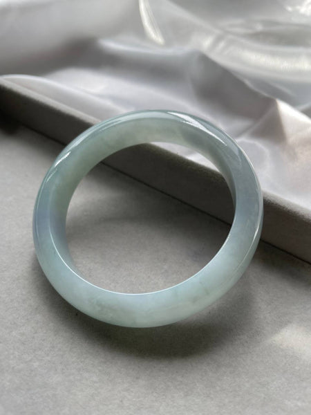 JBG223015 The Purity of Spring Jade Bangle