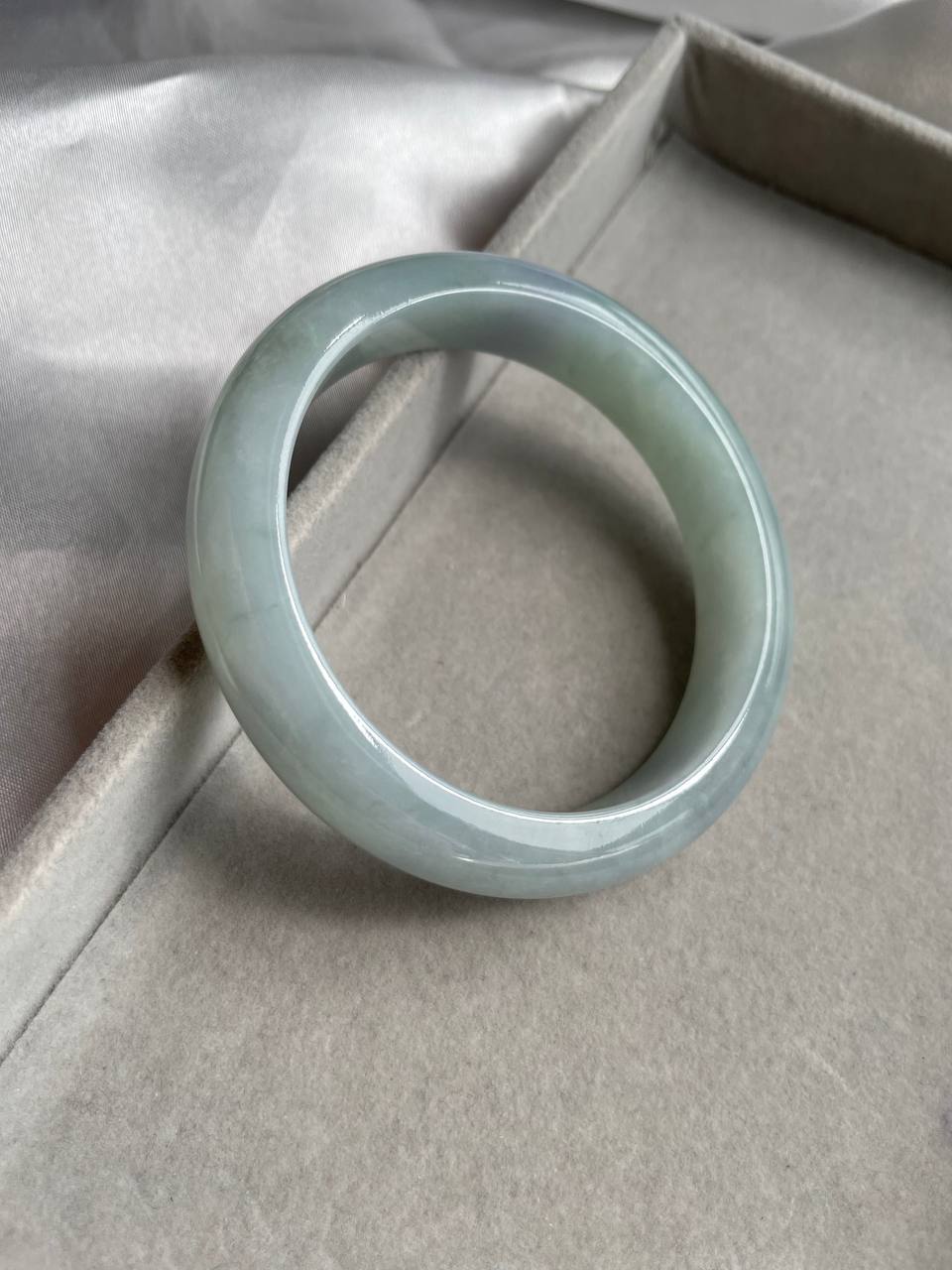 JBG223015 The Purity of Spring Jade Bangle