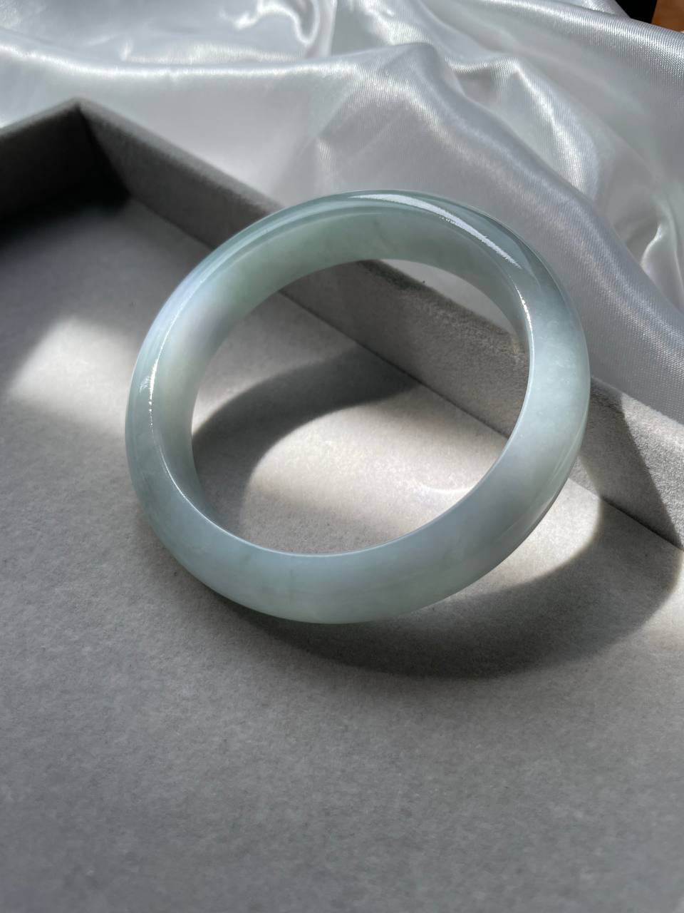 JBG223015 The Purity of Spring Jade Bangle