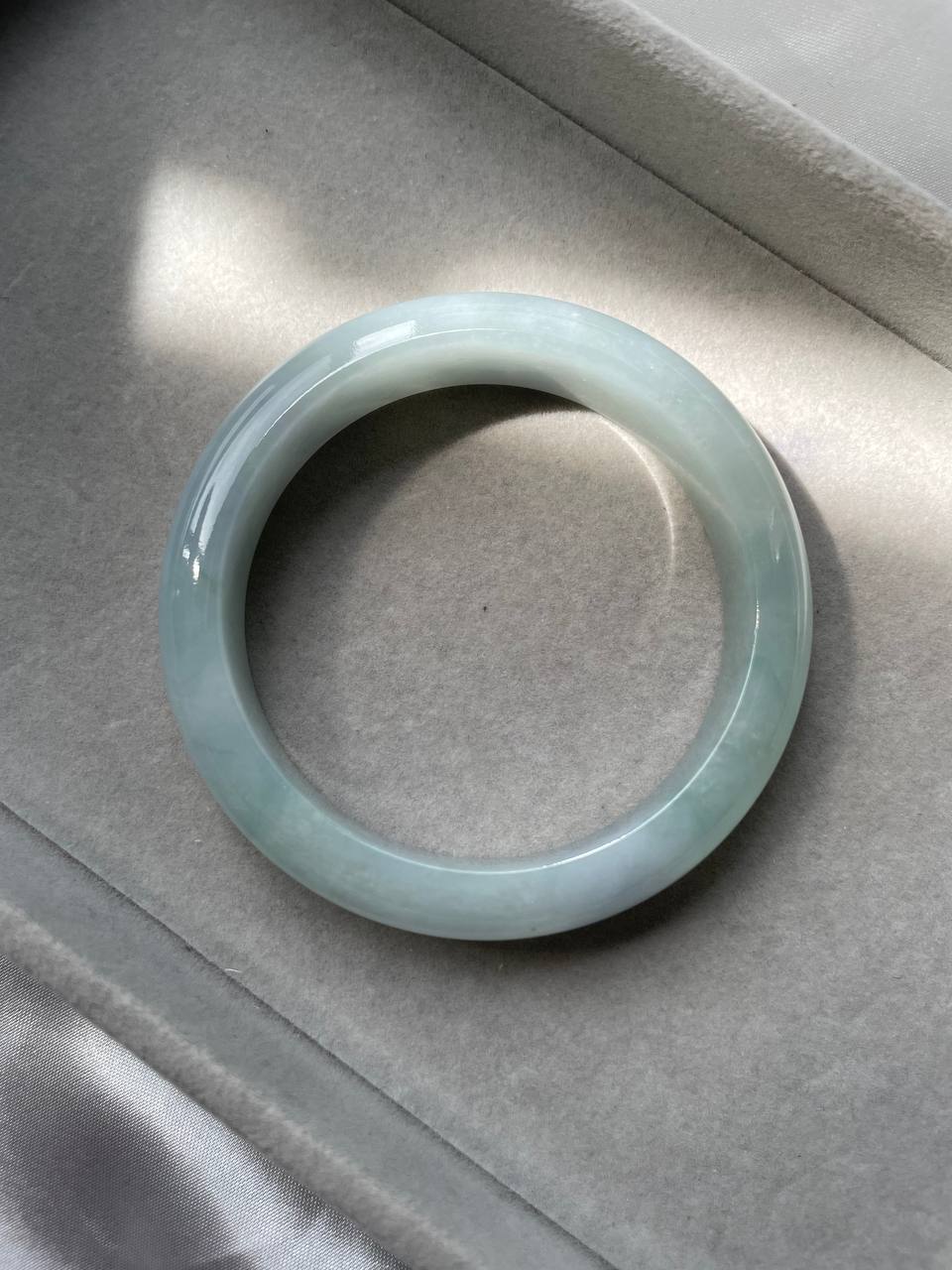 JBG223015 The Purity of Spring Jade Bangle