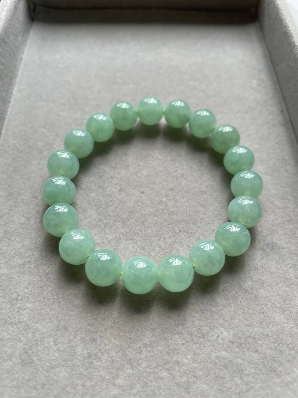 JBD223007 The Icy Green Jadeite Jade Beads Bracelet