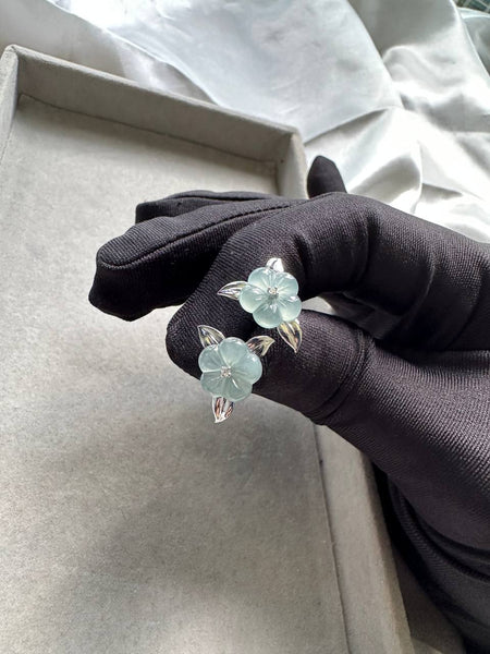 JO227031 Blooming in the Snow | Icy Blue Flower Jadeite Ear Studs in 18K White