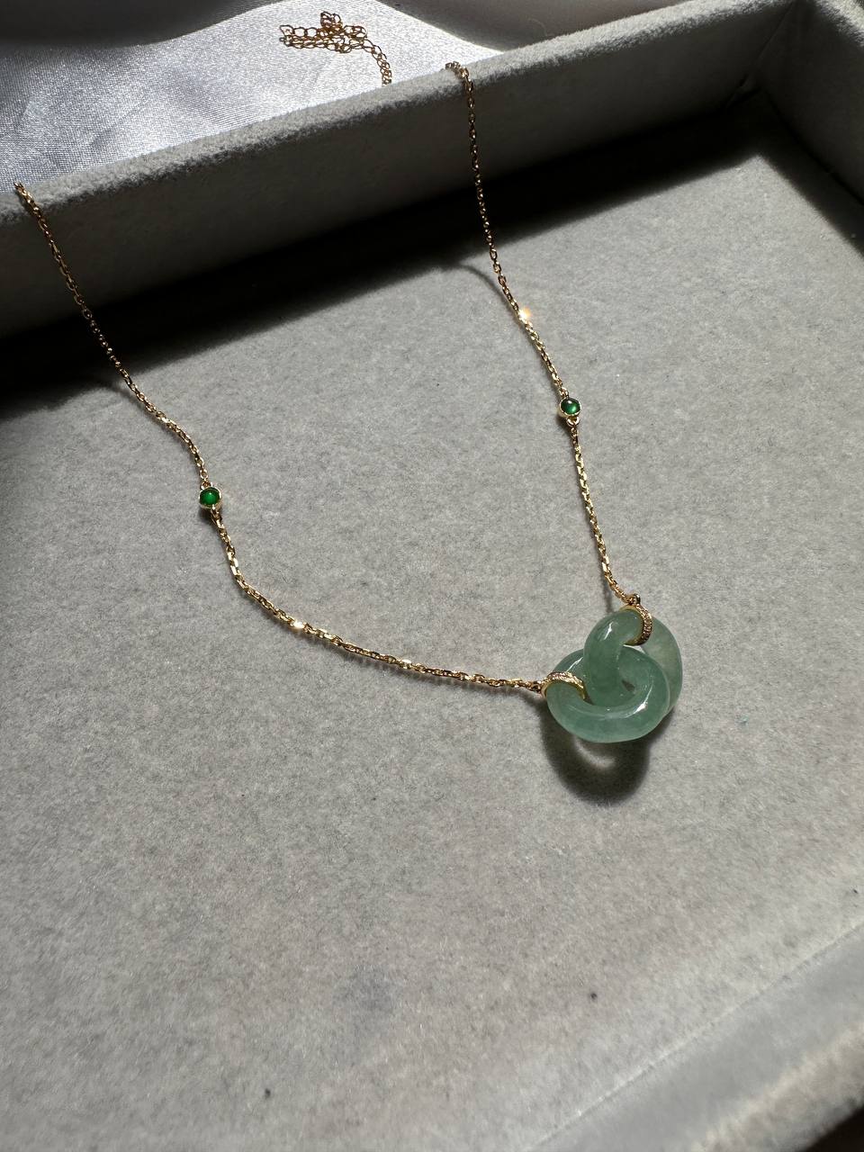 JO227034 The Loops of Love | Double Loop Jadeite Love Necklace Necklace in 18K Yellow Gold