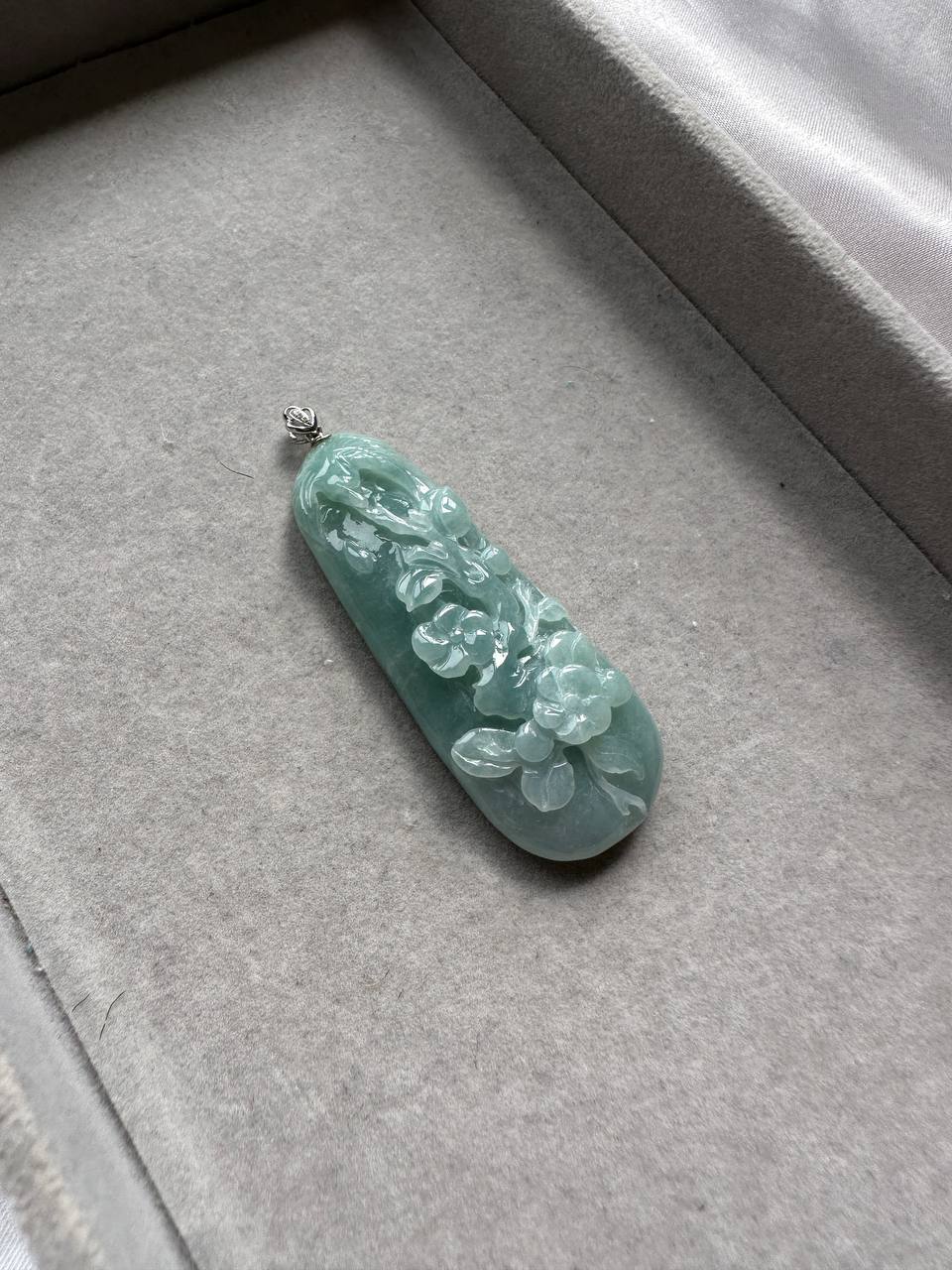 JO227023 Graces of Spring | Flower Jadeite Carving in 18K White Gold Clasp