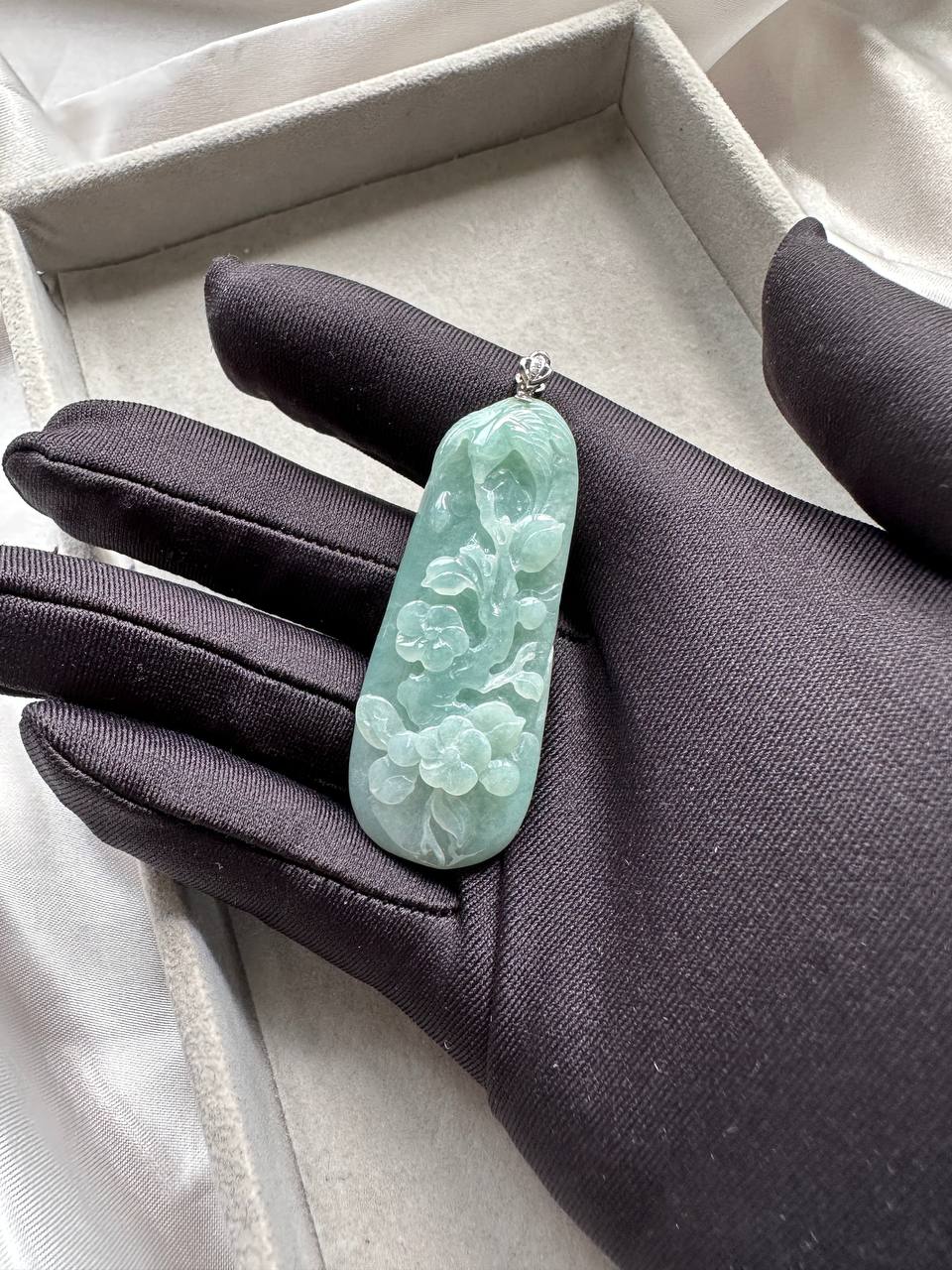 JO227023 Graces of Spring | Flower Jadeite Carving in 18K White Gold Clasp