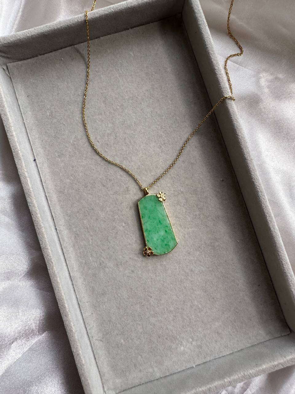 JWS224008 The Ever Spring | Bright Green Jadeite Wushi in 18K frame se ...