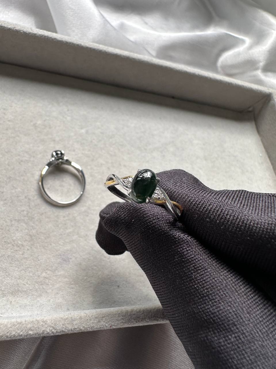 JO227005 Jewel in the Forest | Omphacite Jade in 18K White Gold Setting with Natural diamonds HK13 & HK14 | US 6 & US 6.25