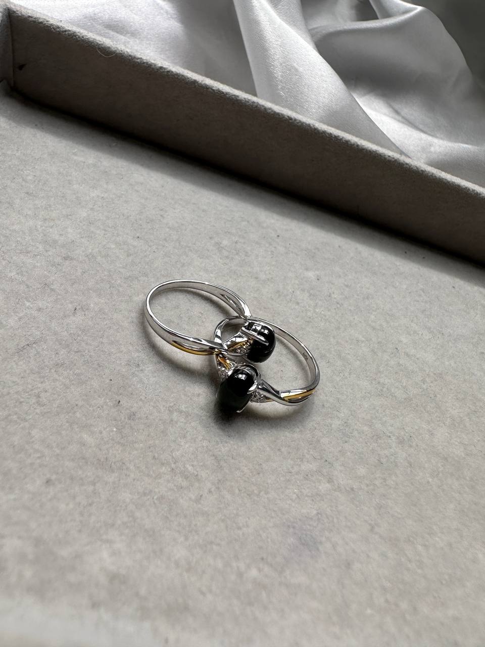 JO227005 Jewel in the Forest | Omphacite Jade in 18K White Gold Setting with Natural diamonds HK13 & HK14 | US 6 & US 6.25