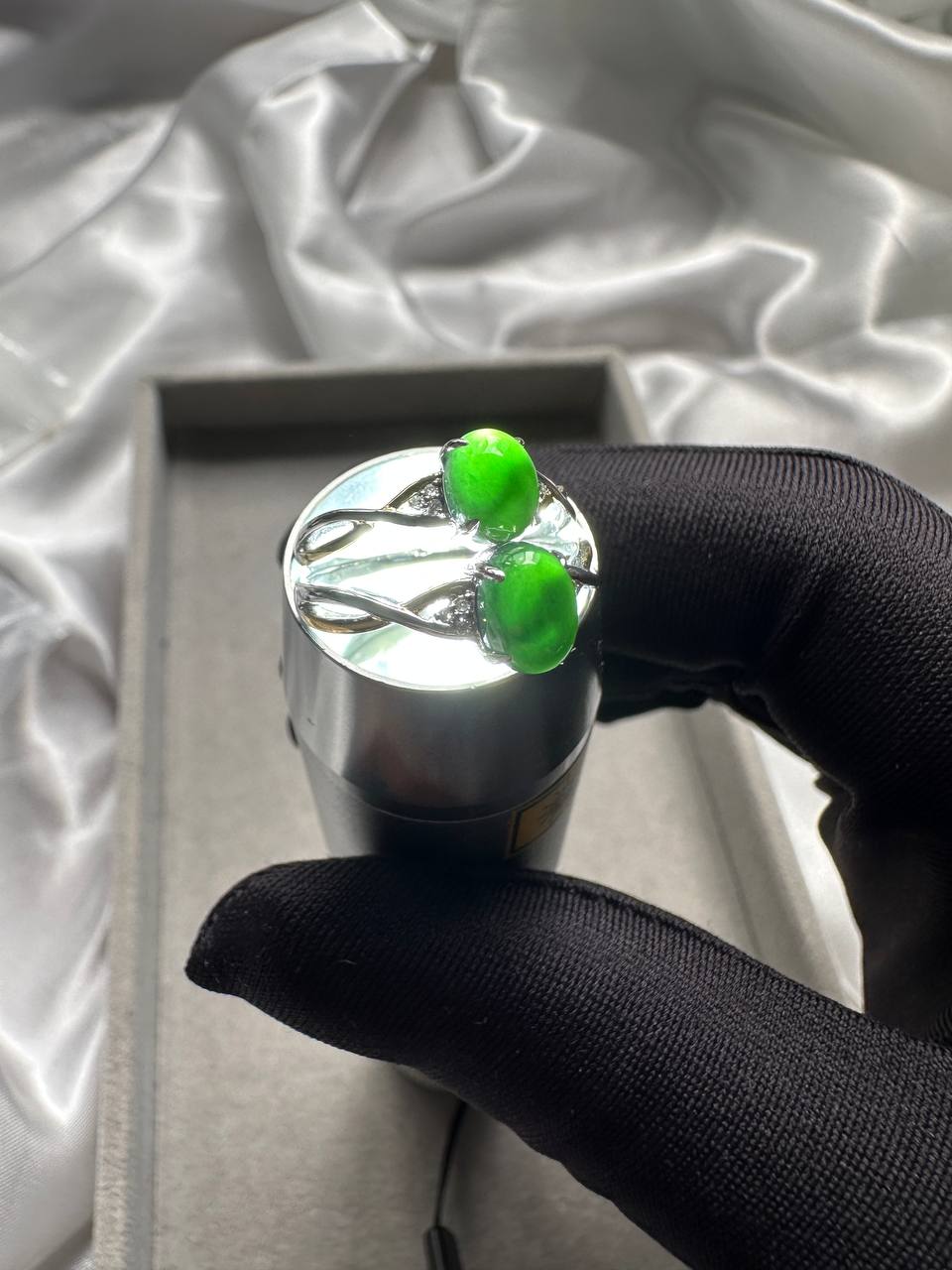 JO227005 Jewel in the Forest | Omphacite Jade in 18K White Gold Setting with Natural diamonds HK13 & HK14 | US 6 & US 6.25